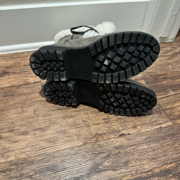 Fur Boots - Picture 2 of 4